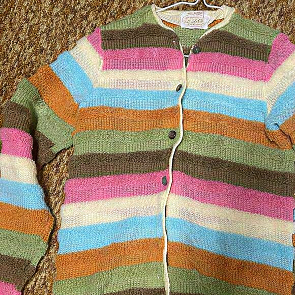 VINTAGE EATONS CARDIGN — rare!!‎